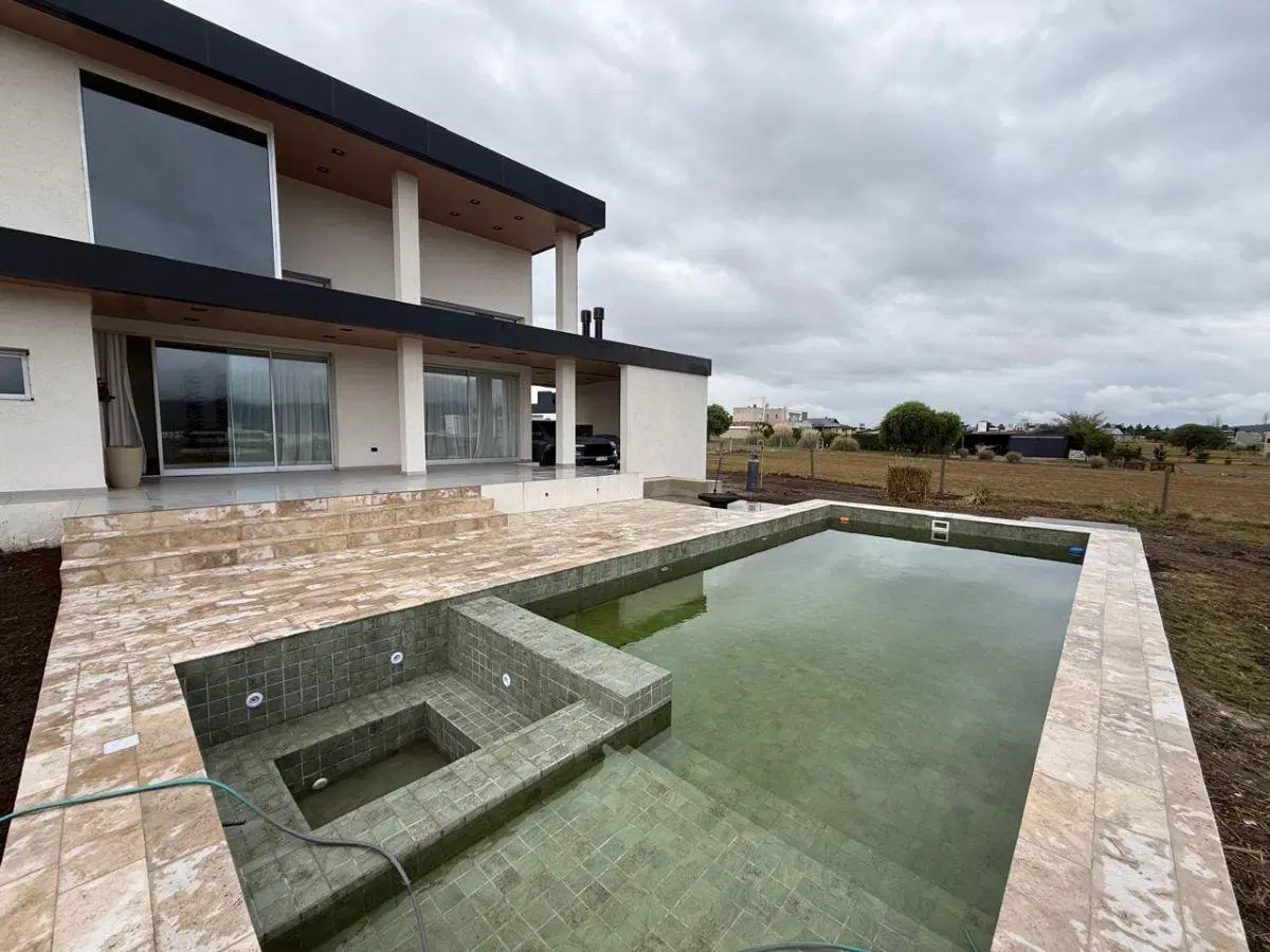 Puerto del Aguila , casa en venta , excelentes vistas al lago Los Molinos 3