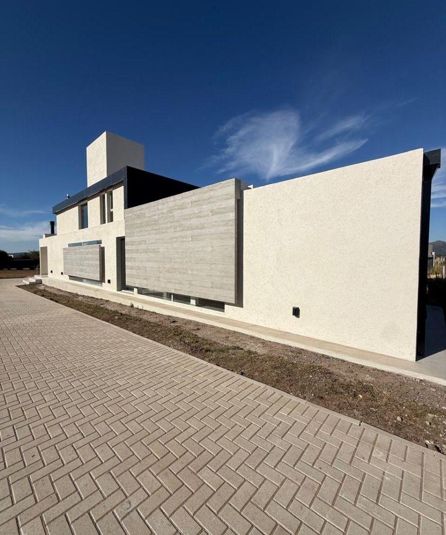 Puerto del Aguila , casa en venta , excelentes vistas al lago Los Molinos