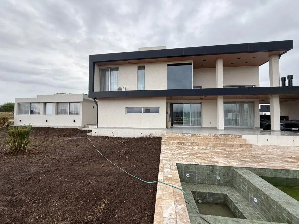 Puerto del Aguila , casa en venta , excelentes vistas al lago Los Molinos 4
