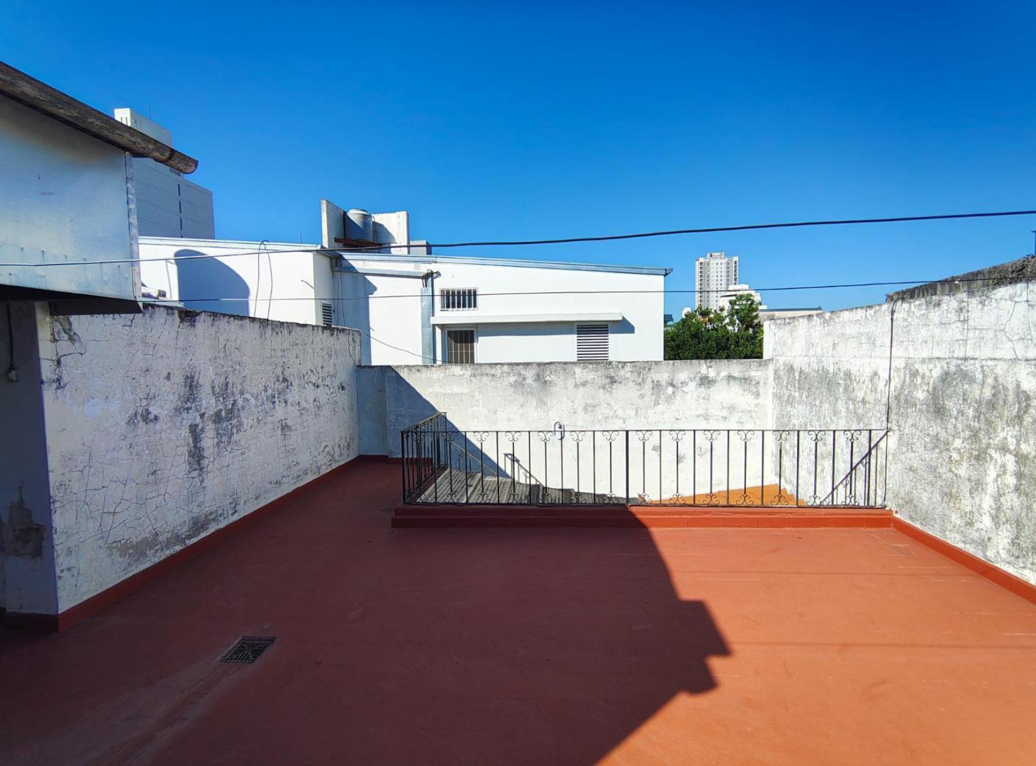 CASA 2 DORMITORIOS SAN LORENZO 3400 ALQUILER