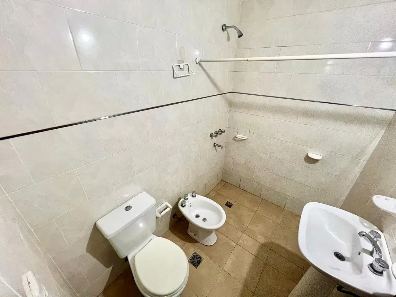 DEPARTAMENTO 1 DORMITORIO PLANTA BAJA SAAVEDRA 2300 ALQUILER 4