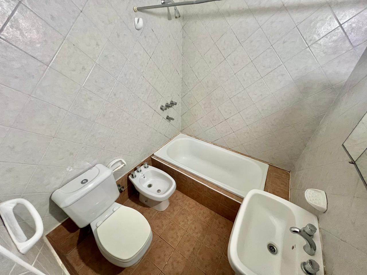 Foto de DEPARTAMENTO 2 DORMITORIOS SAN MARTIN 1700 VENTA, imagen 1
