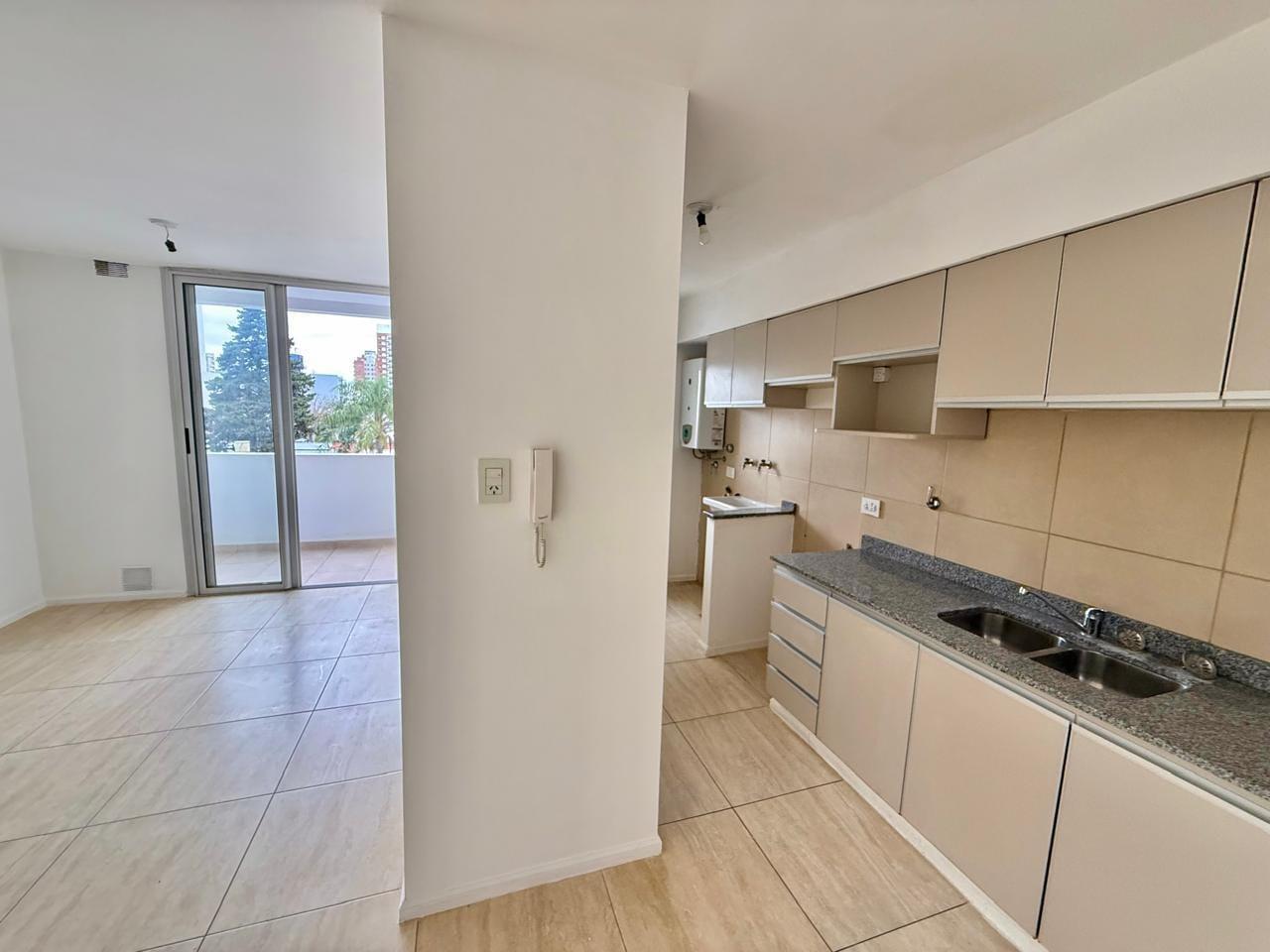 Foto de DEPARTAMENTO 1 DORMITORIO LISANDRO DE LA TORRE 3274 ALQUILER, imagen 1