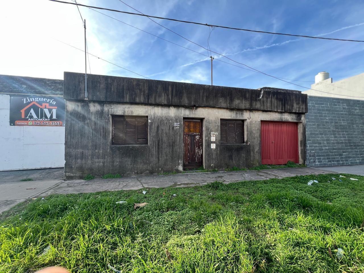 Foto de CASA EN VENTA 2 DORMITORIOS A REFACCIONAR SANTIAGO DERQUI 2477, imagen 2