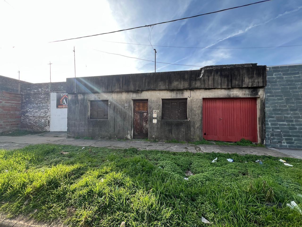 Foto de CASA EN VENTA 2 DORMITORIOS A REFACCIONAR SANTIAGO DERQUI 2477, imagen 4