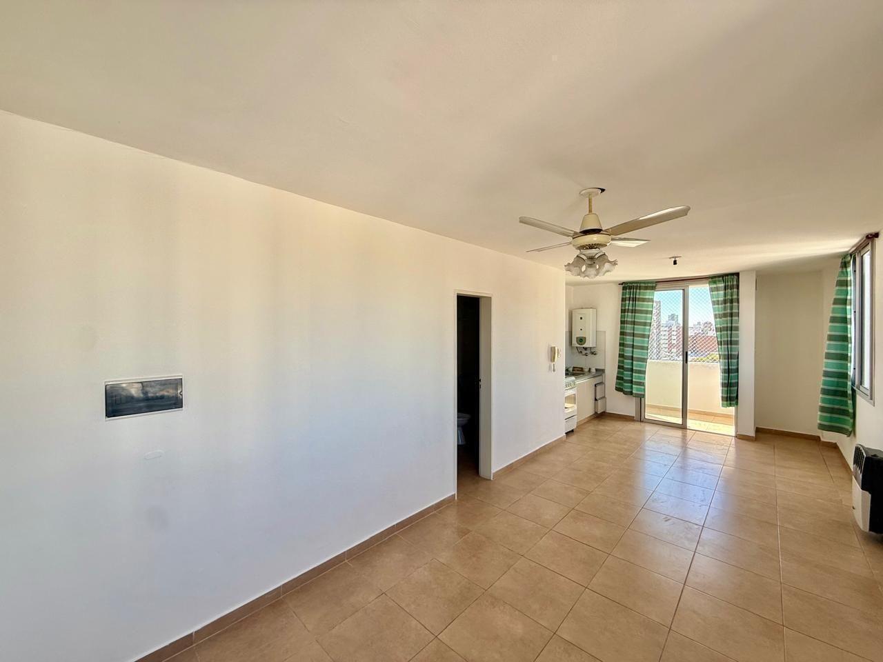 Foto de MONOAMBIENTE LISANDRO DE LA TORRE 3200, imagen 1