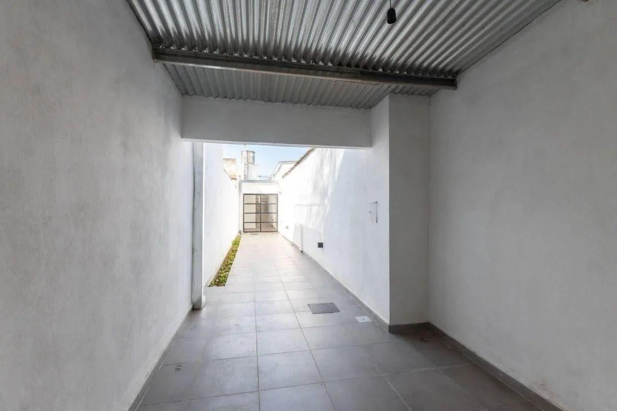 Foto de CASA 2 DORMITORIOS COMPLETAMENTE REMODELADA, imagen 3