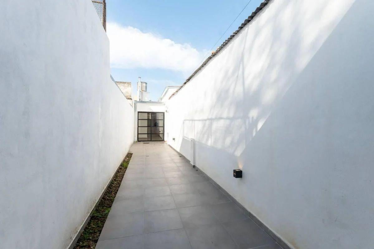 Foto de CASA 2 DORMITORIOS COMPLETAMENTE REMODELADA, imagen 4