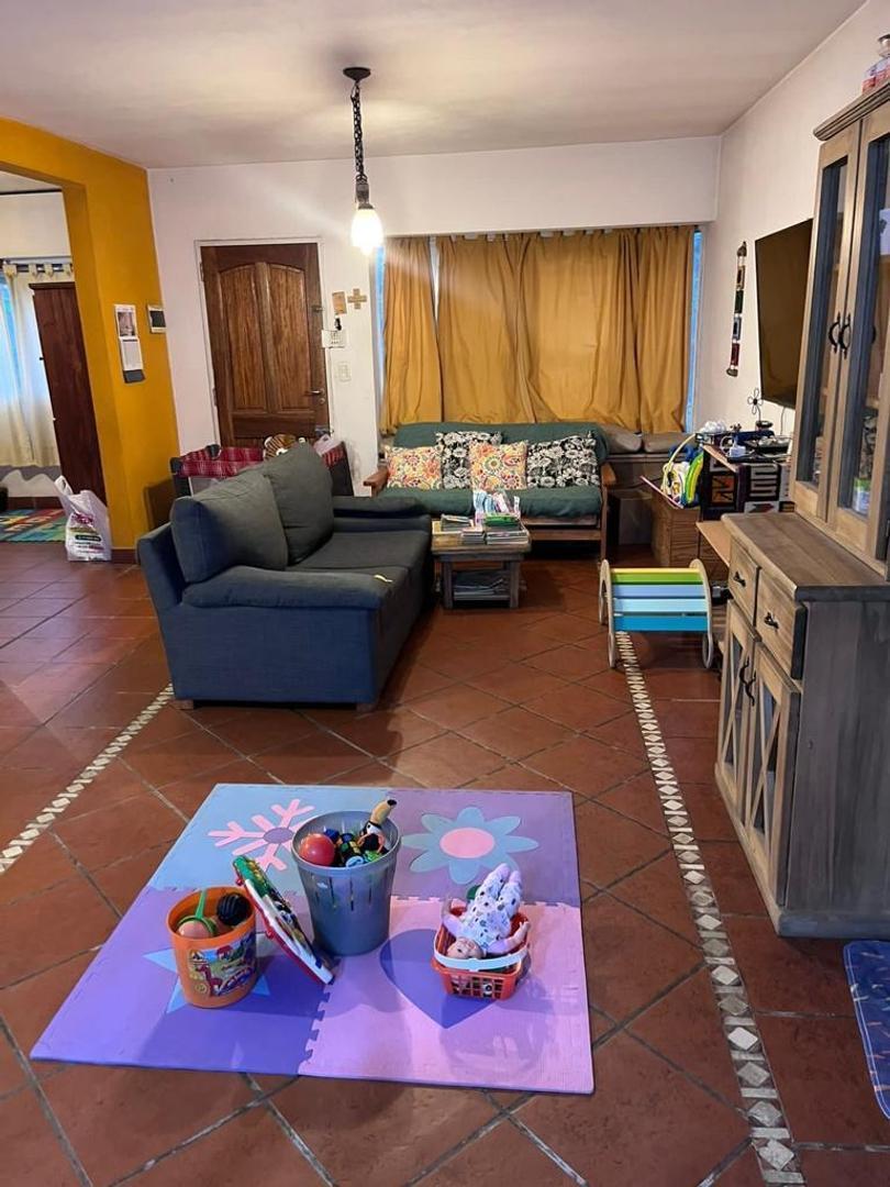 Foto de IMPECABLE CHALET 4 AMBIENTES / 20 X 40 MTS DE LOTE, imagen 3