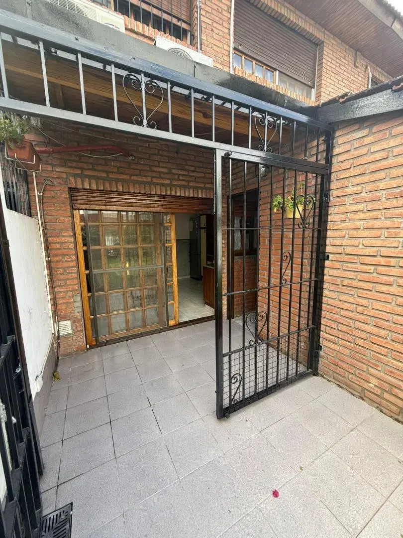 Excelente duplex 4 ambientes con suite y jardín - Gran Ubic. 2