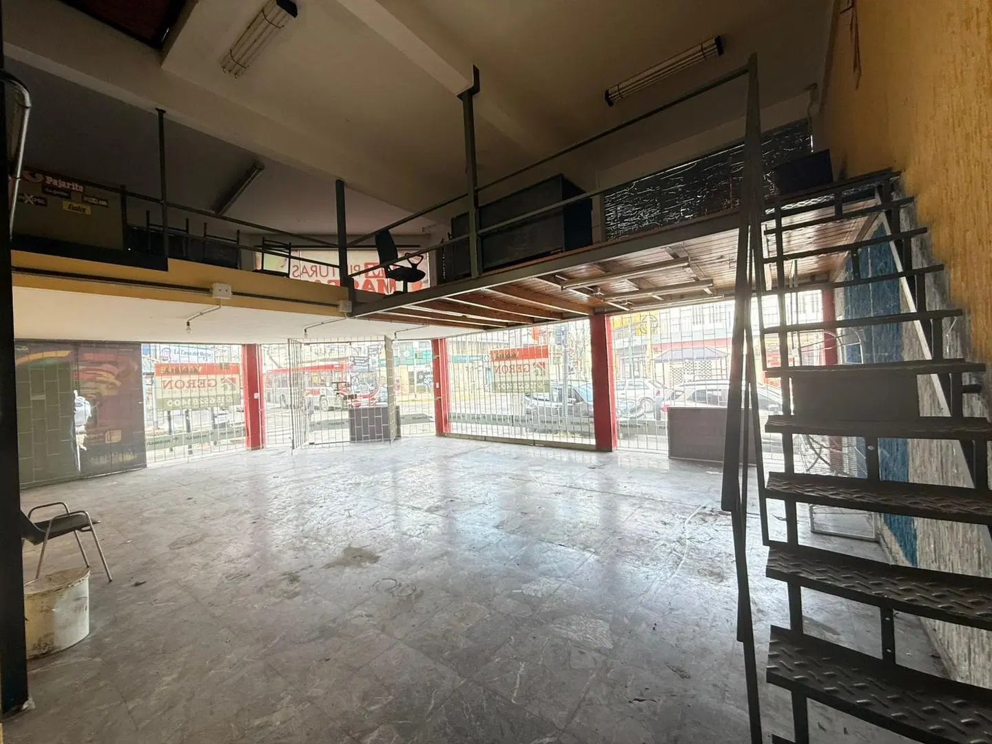 LOCAL EN ESQUINA SOBRE AV. ADER – 110 M² – MÁXIMA EXPOSICIÓN 2
