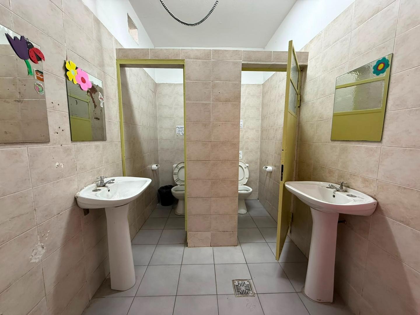 Foto de Importante Propiedad Comercial con Gran Salón y Múltiples Of, imagen 2