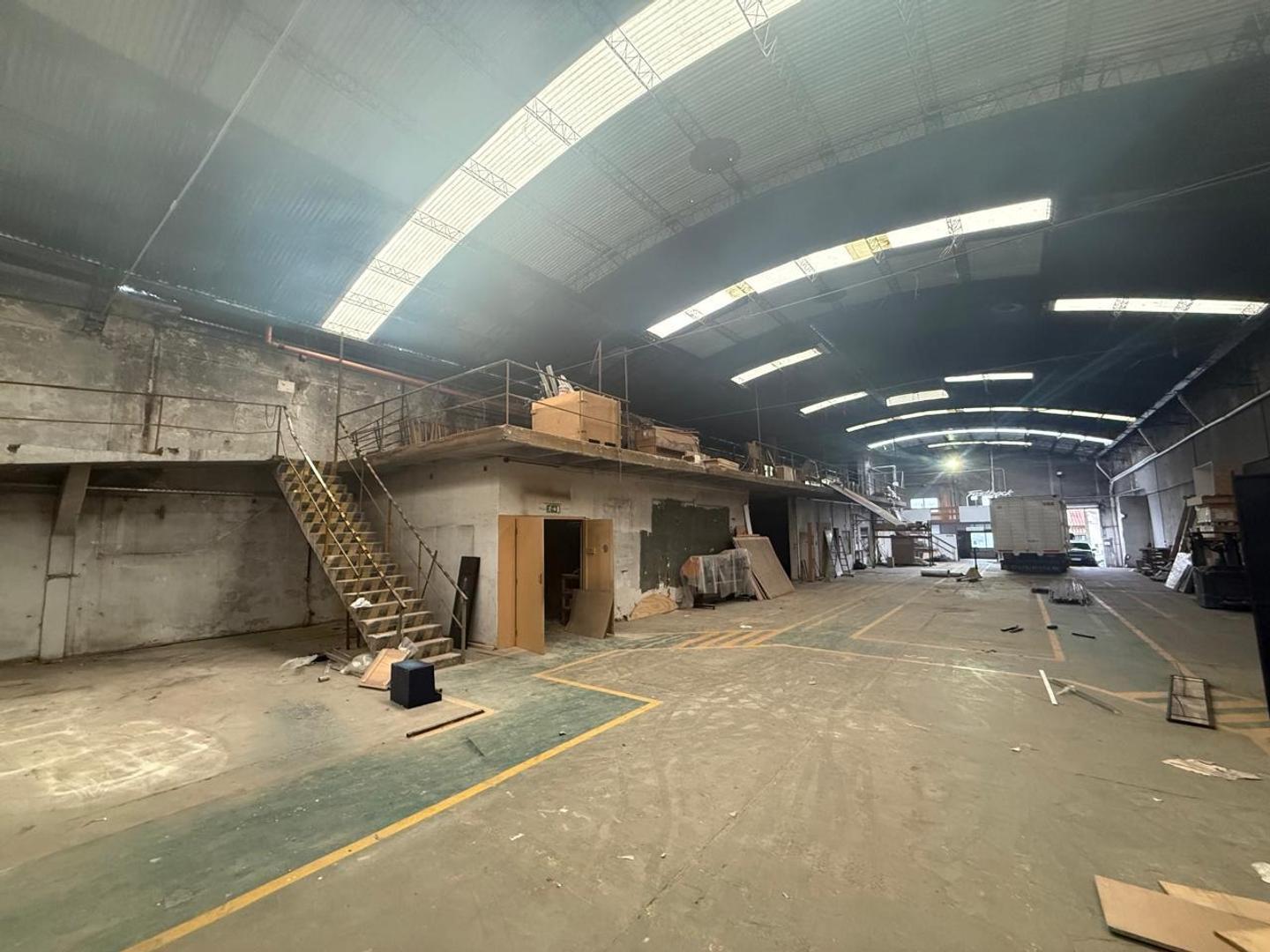 Foto de GALPÓN INDUSTRIAL DE 1.100 M² EN ALQUILER – MUNRO, imagen 3