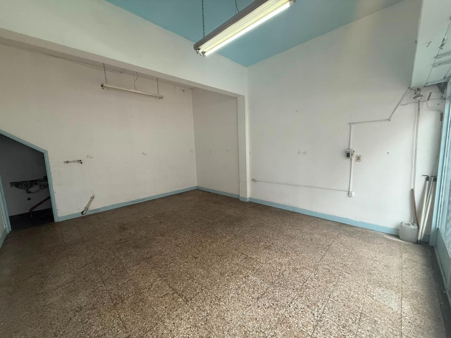 Foto de Local Comercial 30 mts a metros de Av. Parana, imagen 2