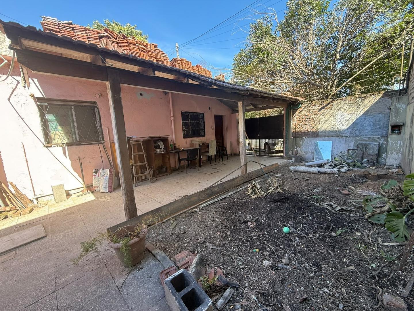 Foto de Casa 3 ambientes en venta - Villa Adelina.¡ A refaccionar !, imagen 1