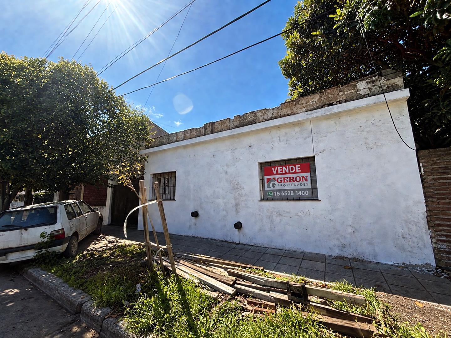 Foto de Casa 3 ambientes en venta - Villa Adelina.¡ A refaccionar !, imagen 2