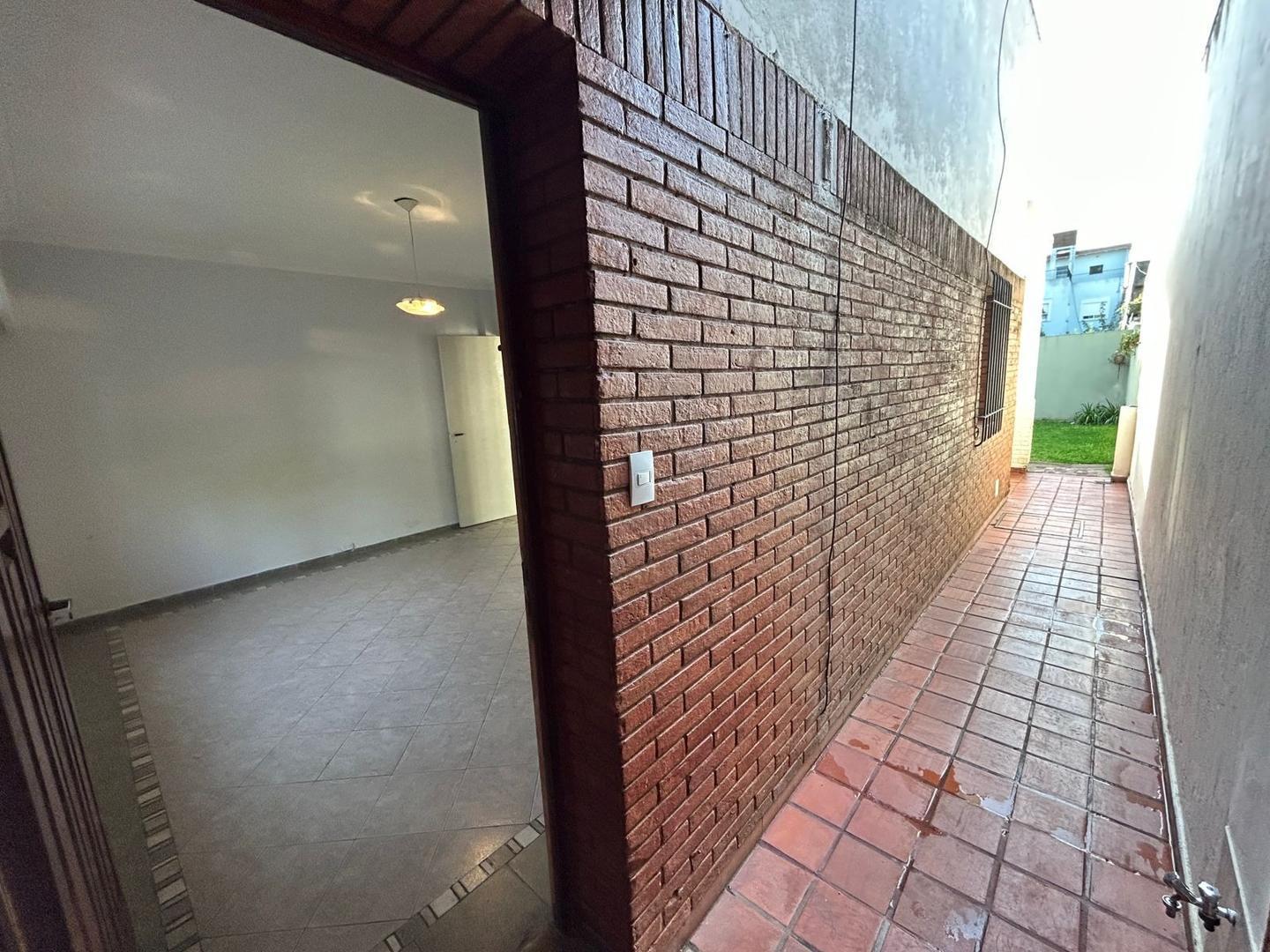 Foto de Casa 3 ambientes en alquiler - Carapachay - Jardin y Quincho, imagen 3
