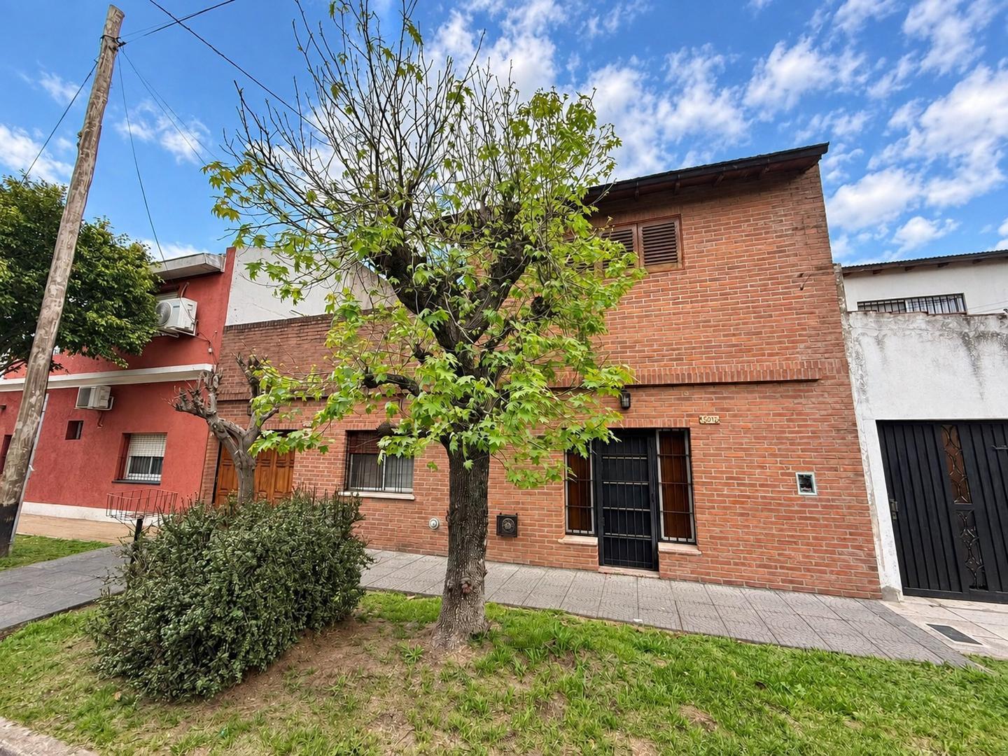 Foto de Casa 3 ambientes + dependecia en venta - Carapachay, imagen 1