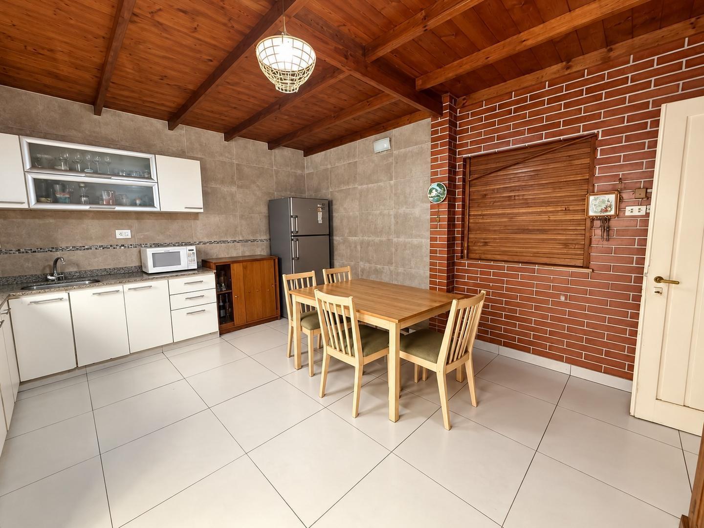 Foto de Casa 3 ambientes + dependecia en venta - Carapachay, imagen 4