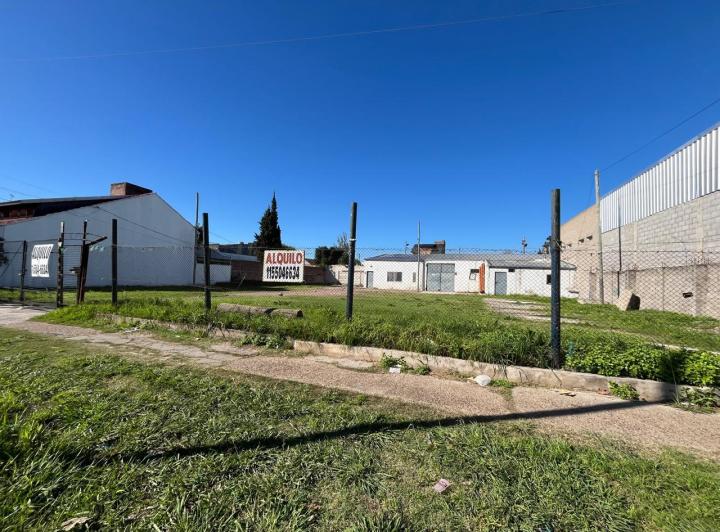 Dueño alquila  local con deposito y terreno libre. Sup cub 550 Quilmes 2