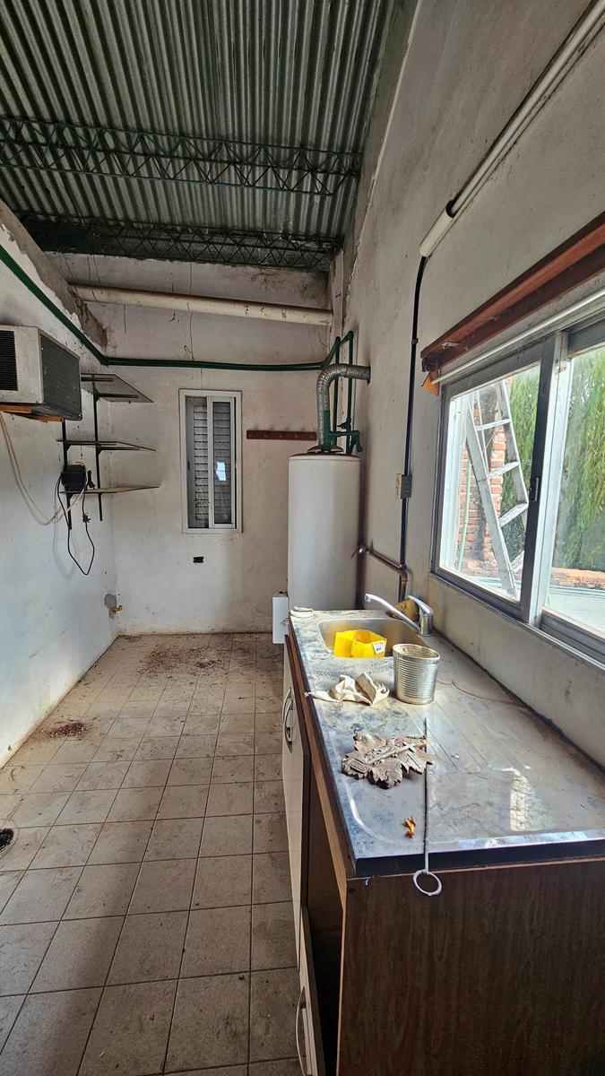 Casa con Galpón en Ricardone 2