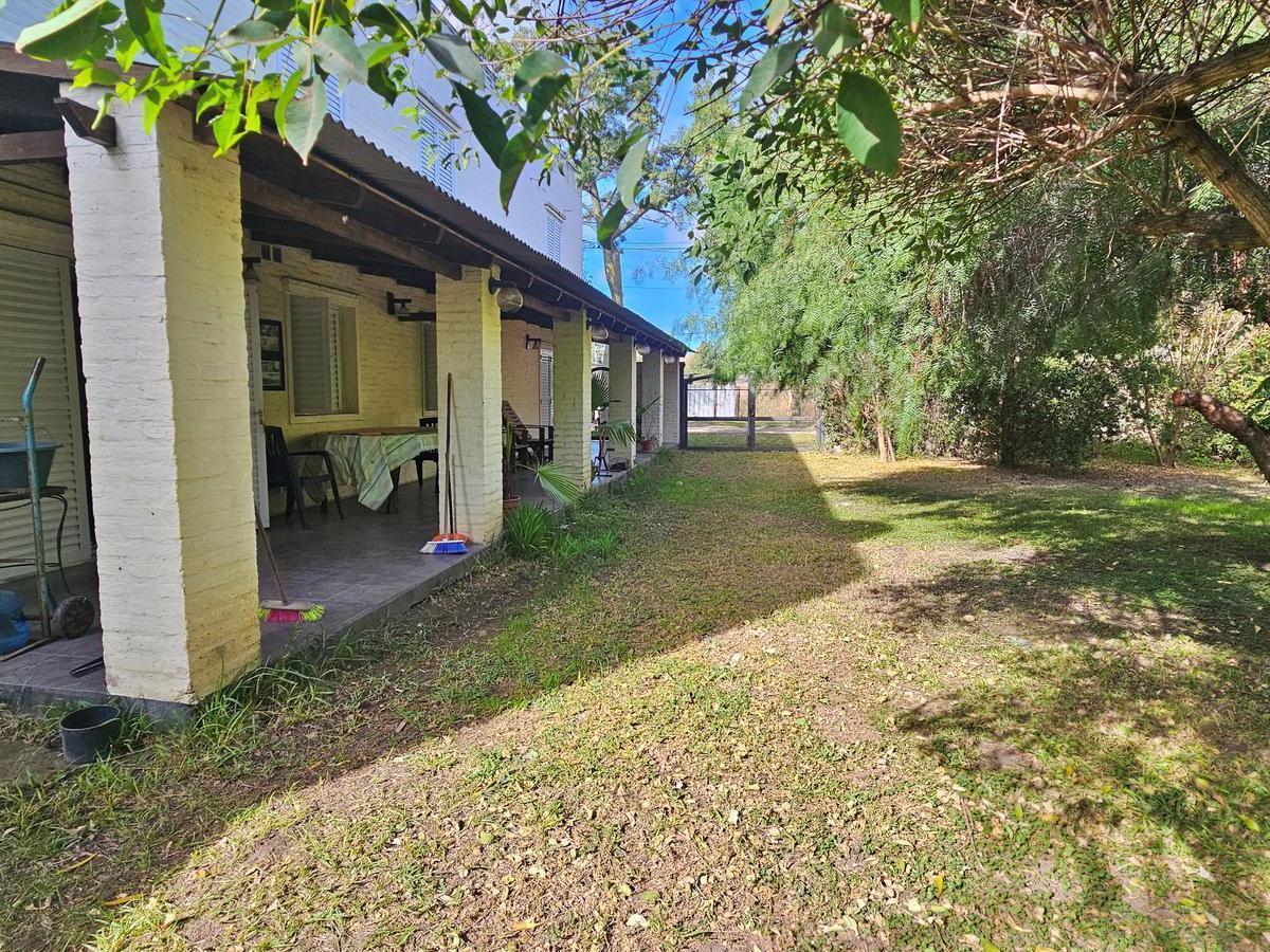 Casa con Galpón en Ricardone 4
