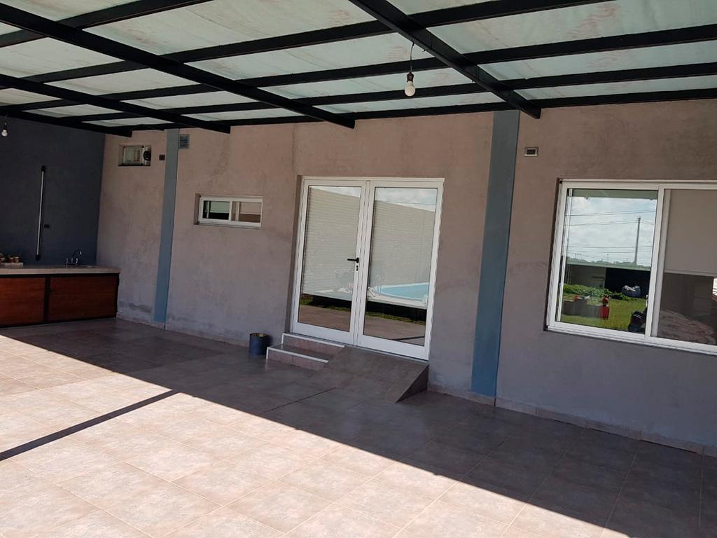 Casa de 1 Dormitorio con pileta en Puerto Gral San Martin