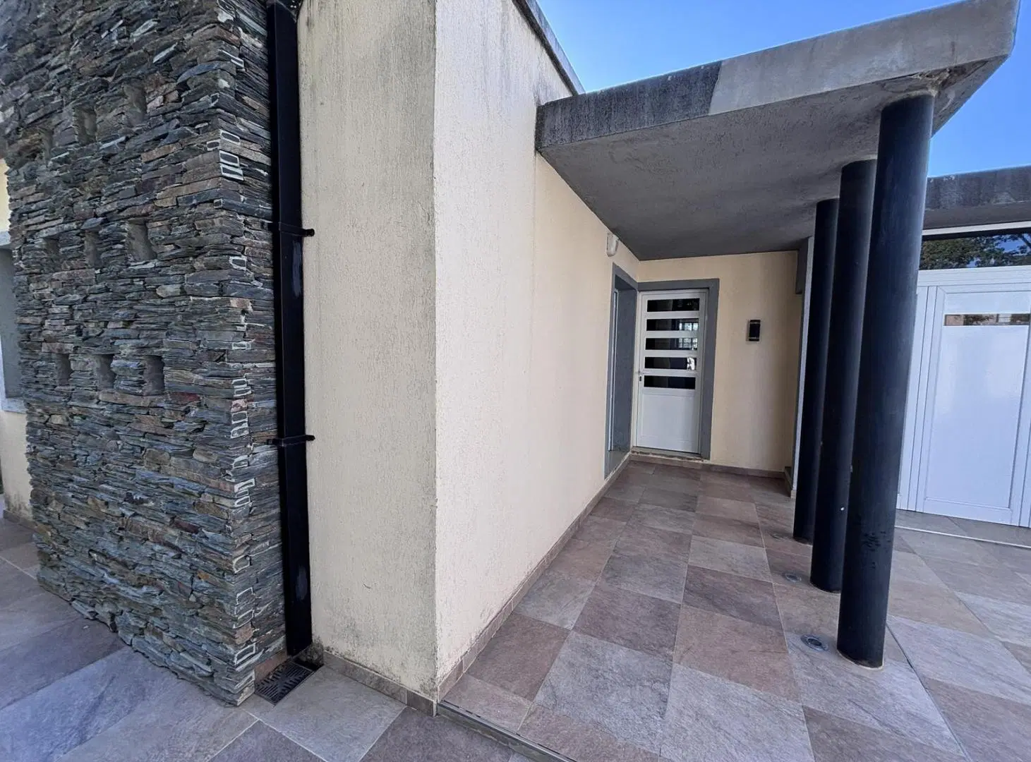 Casa de 3 Dormitorios con pileta en Ricardone. 5
