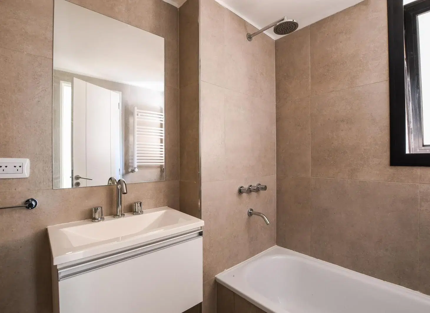 Departamento de 3 Dormitorios en Av. Pelligrini 2680, Rosario. 4