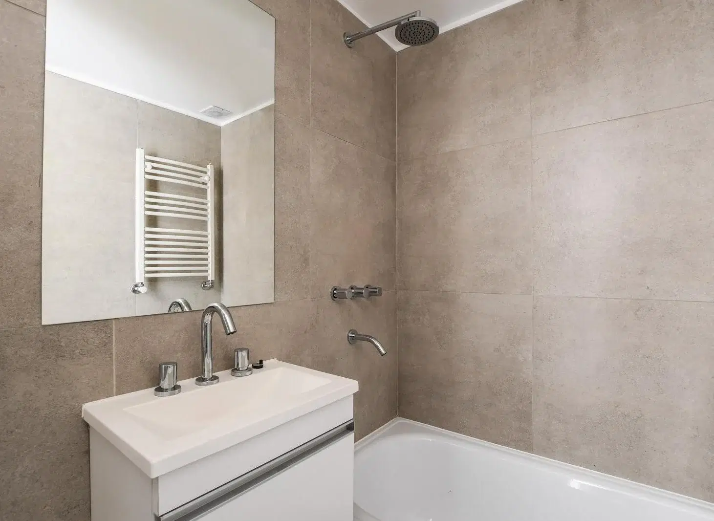 Departamento de 3 Dormitorios en Av. Pelligrini 2680, Rosario. 2