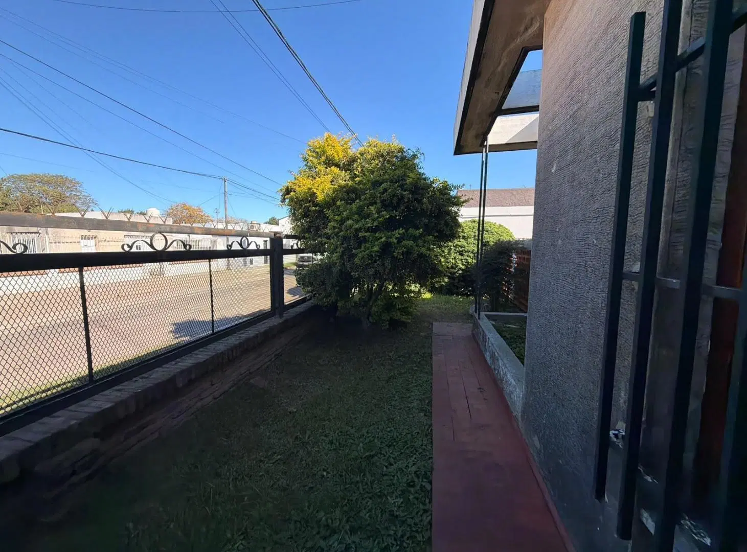 Amplia casa en capitán Bermúdez 8