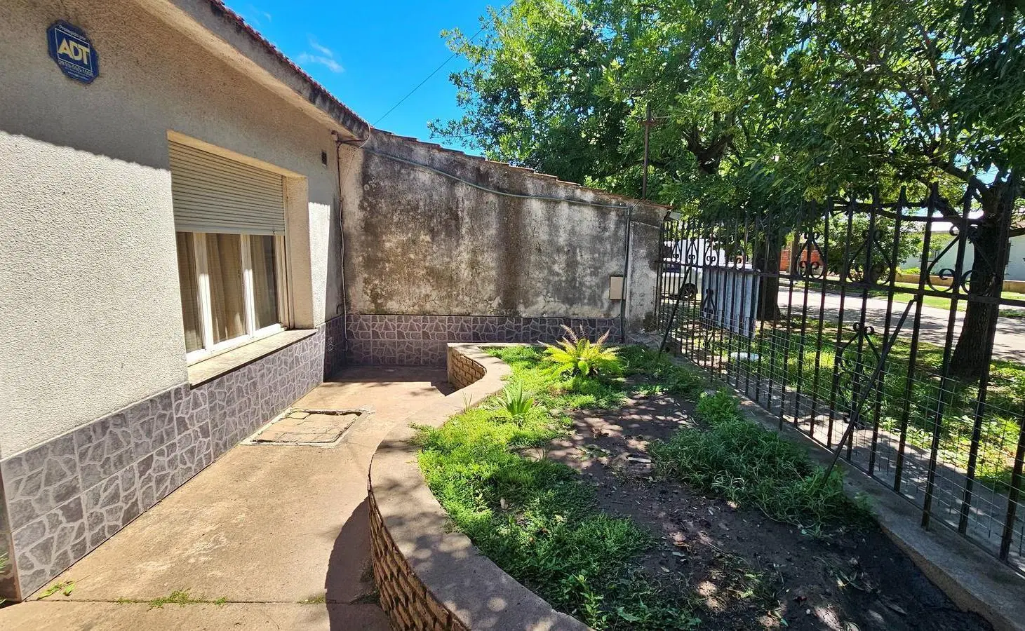 Casa de 2 Dormitorios en barrio tranquilo de San Lorenzo. 3