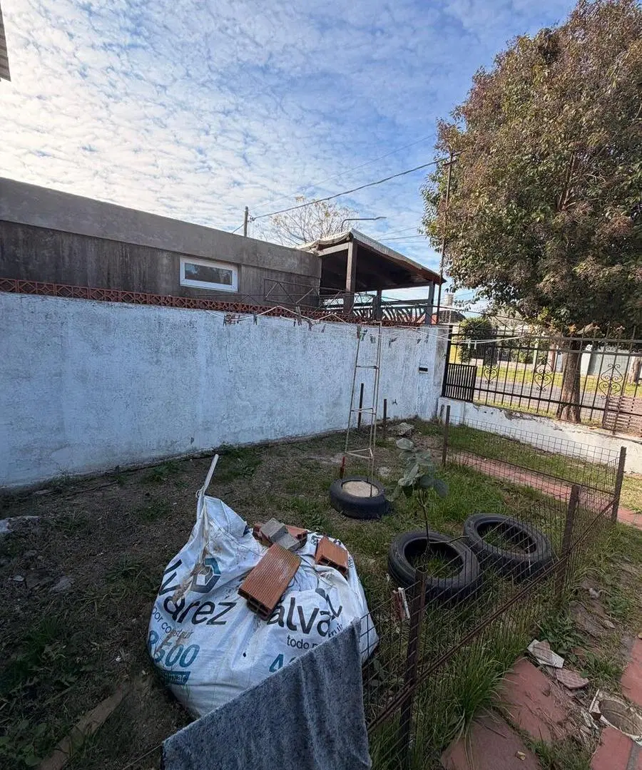 Casa de 3 Dormitorios en San Lorenzo. Oportunidad. 2