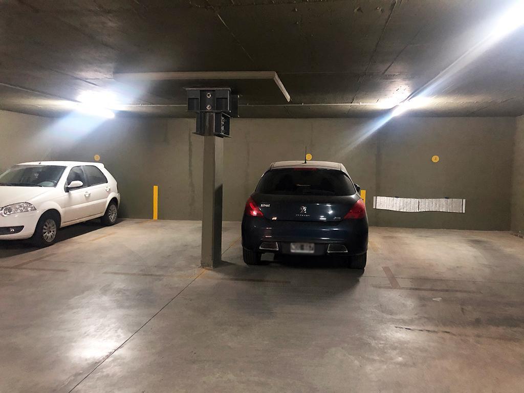 Foto de Cochera en ubicación estratégica en San Lorenzo., imagen 2