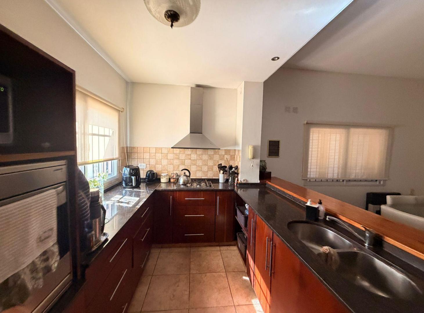 Foto de Casa de 3 Dormitorios con pileta en Capitan Bermúdez., imagen 4