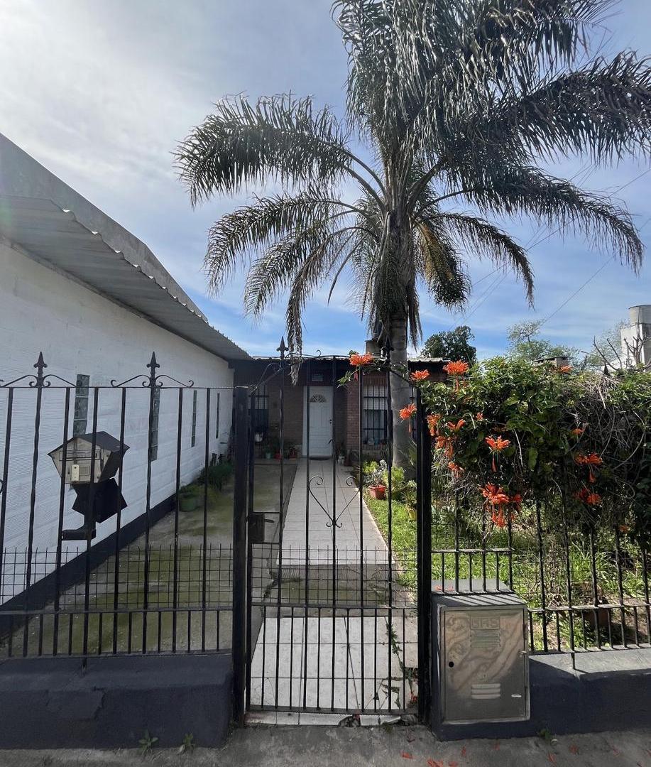 Foto de Casa de 2 dormitorios en venta en Capitan Bermudez, imagen 2