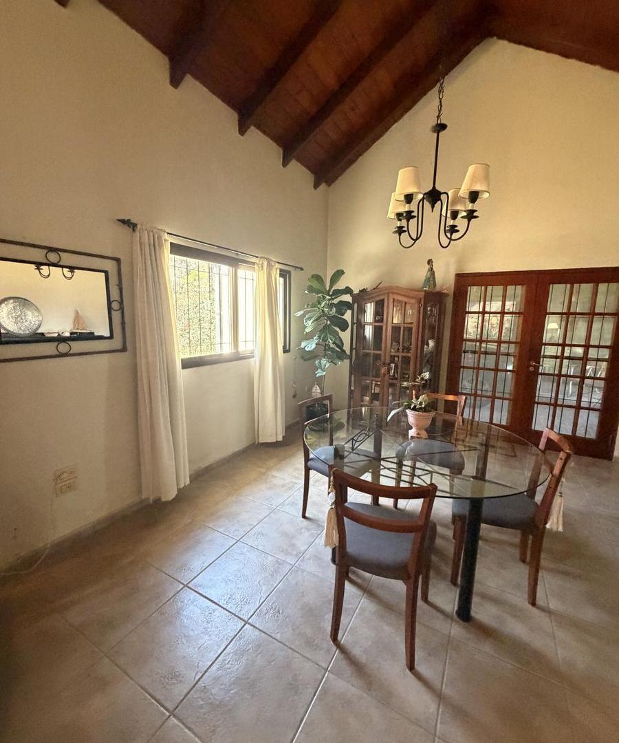 Foto de hermosa y amplia casa en Ricardone, imagen 1