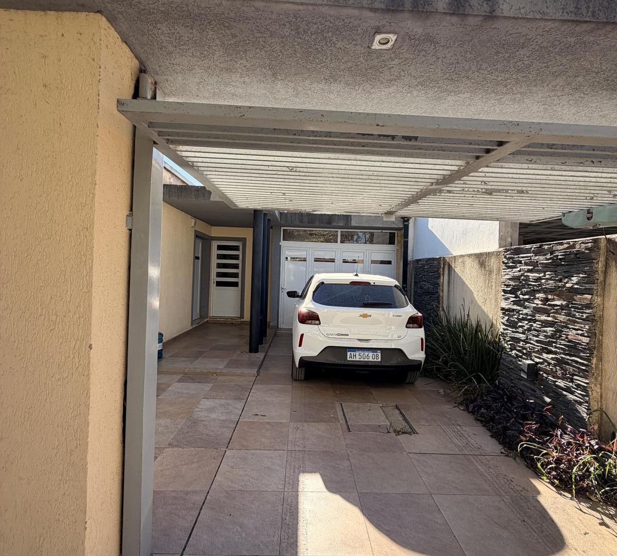 Foto de Casa de 3 Dormitorios con pileta en Ricardone., imagen 5