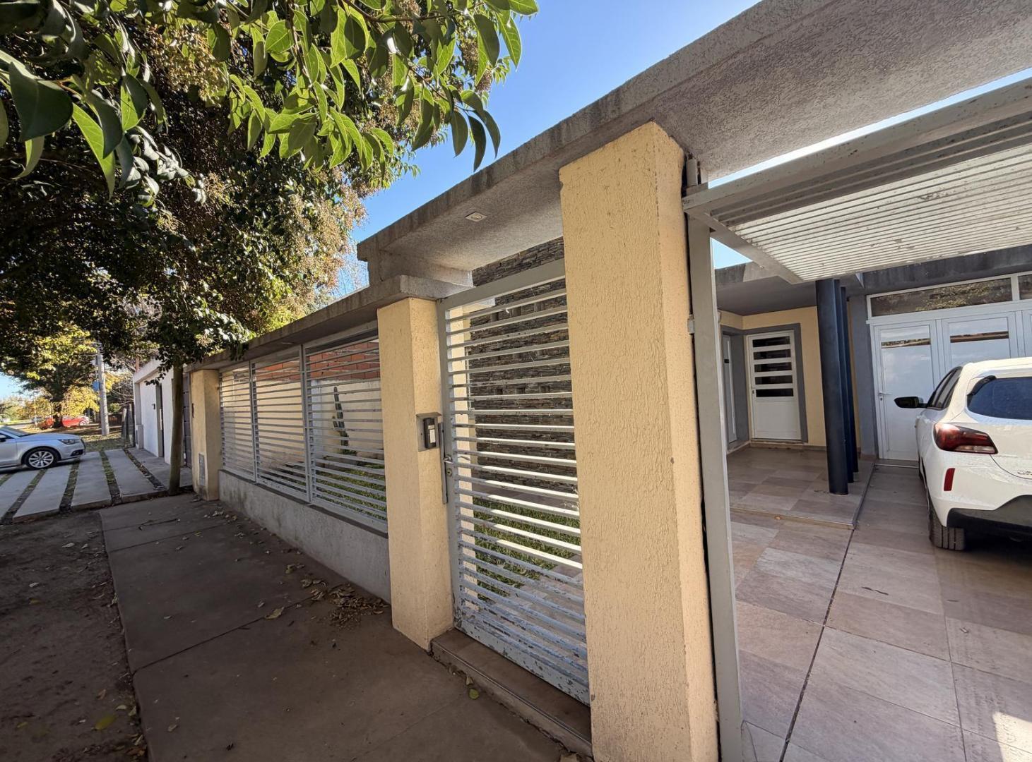 Foto de Casa de 3 Dormitorios con pileta en Ricardone., imagen 1