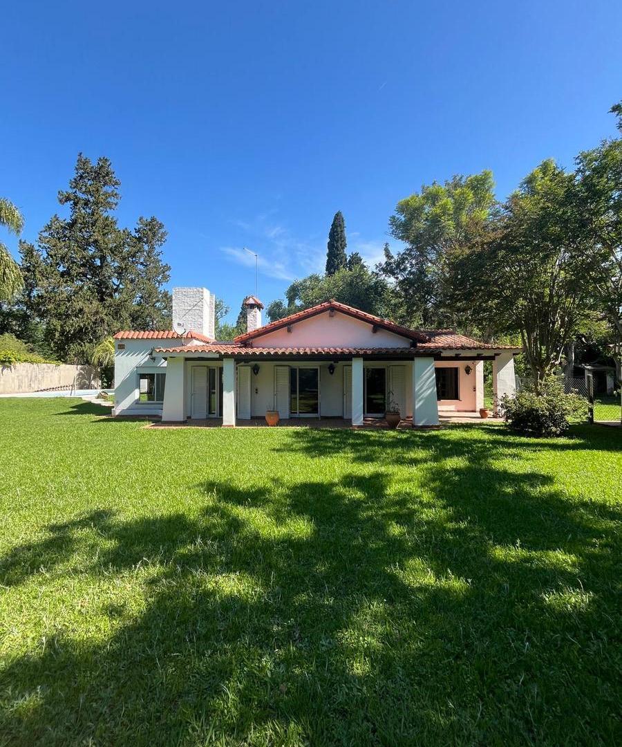 Foto de hermosa casa sobre terreno amplio, imagen 2