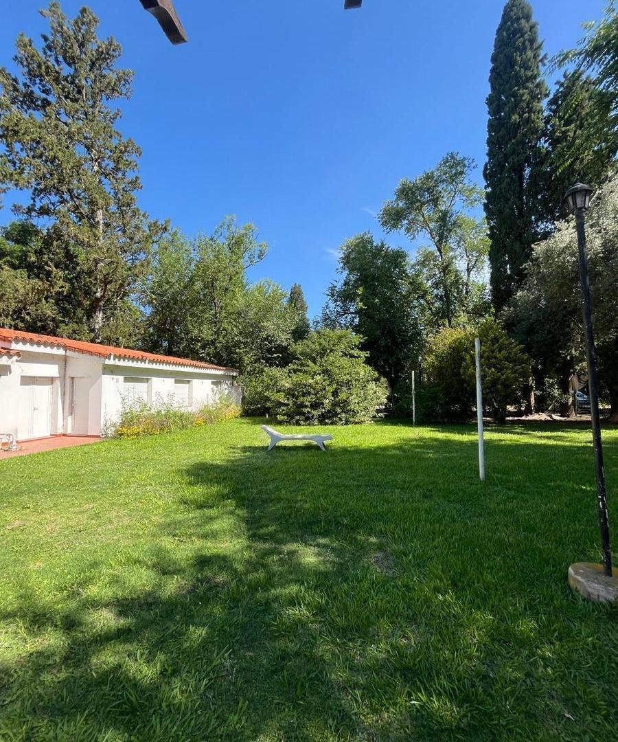 Foto de hermosa casa sobre terreno amplio, imagen 1
