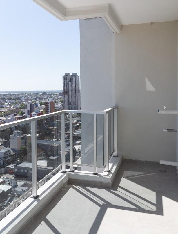 Venta de Departamento Sobre Boulevard de 1 Dorm. Al Costo