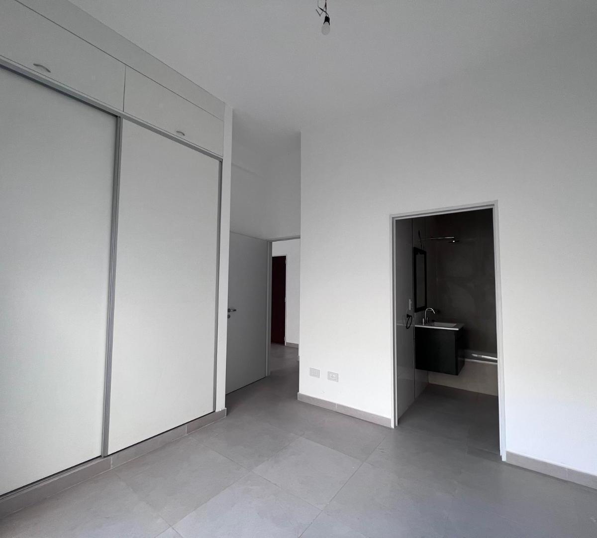 2 Ambientes con Patio Privado Pb Luminoso Monte Castro 4