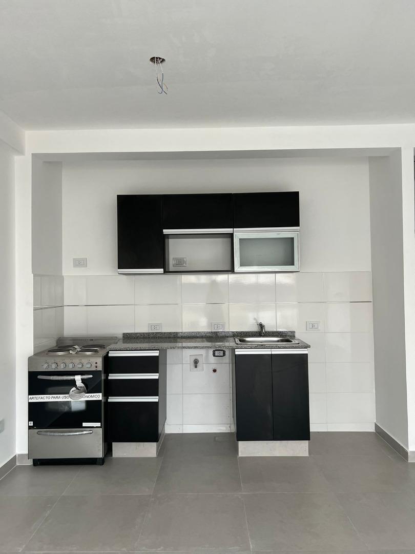 2 Ambientes con Patio Privado Pb Luminoso Monte Castro 1