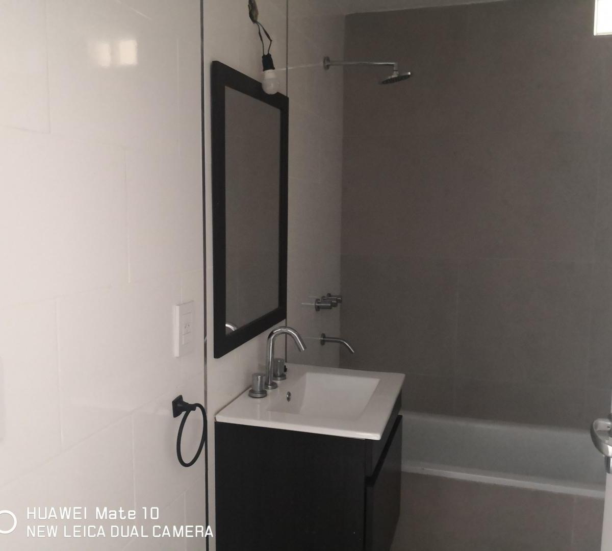 2 Ambientes con Patio Privado Pb Luminoso Monte Castro 5