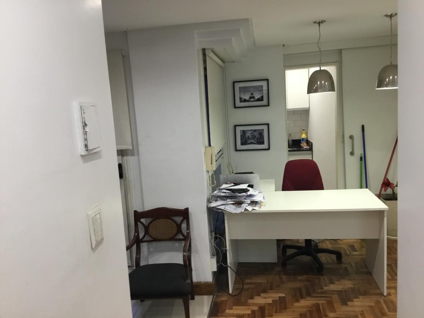 Foto de VENTA DEPARTAMENTO CENTRO 3 AMB C/PATIO IDEAL OFI c/ COCHERA, imagen 3