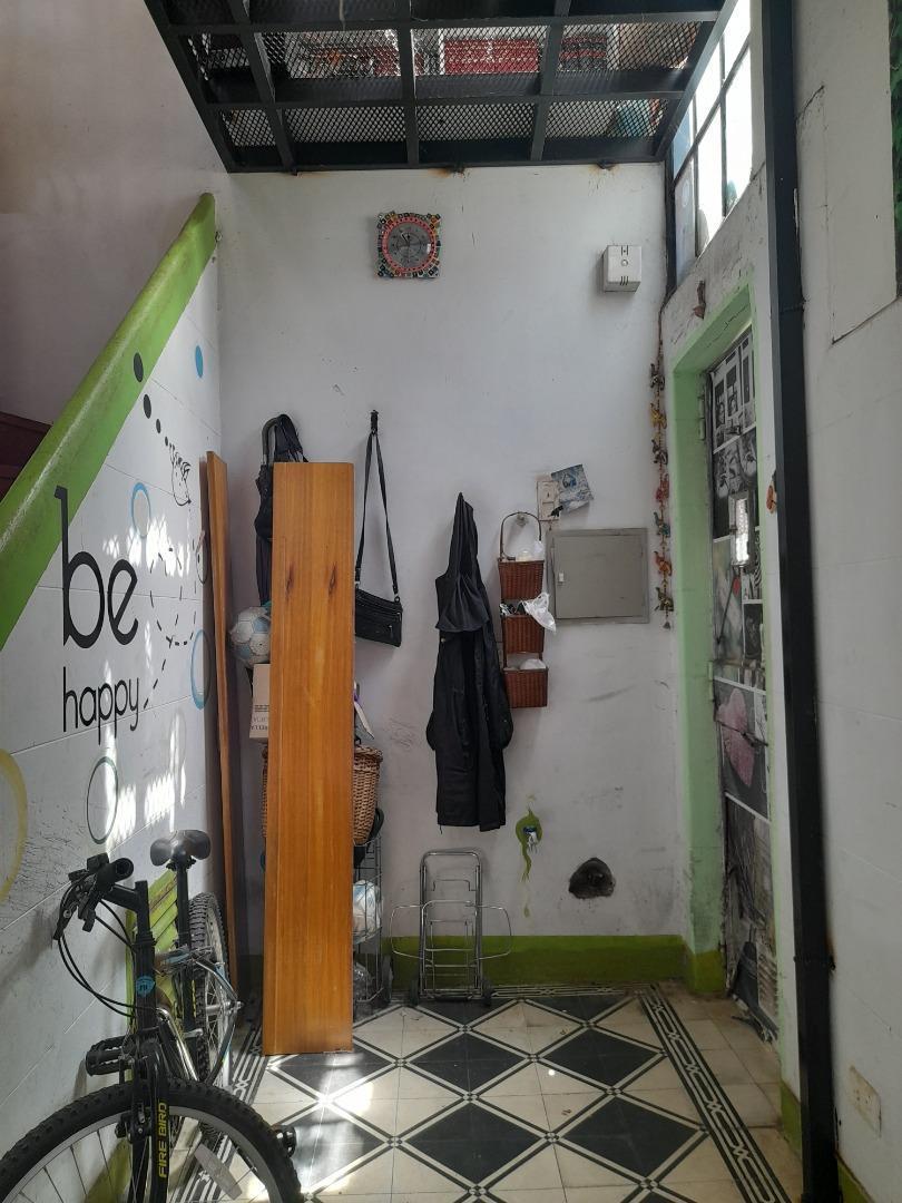 Foto de RETASADO! PH en venta Caballito ,sin expensas!, imagen 4