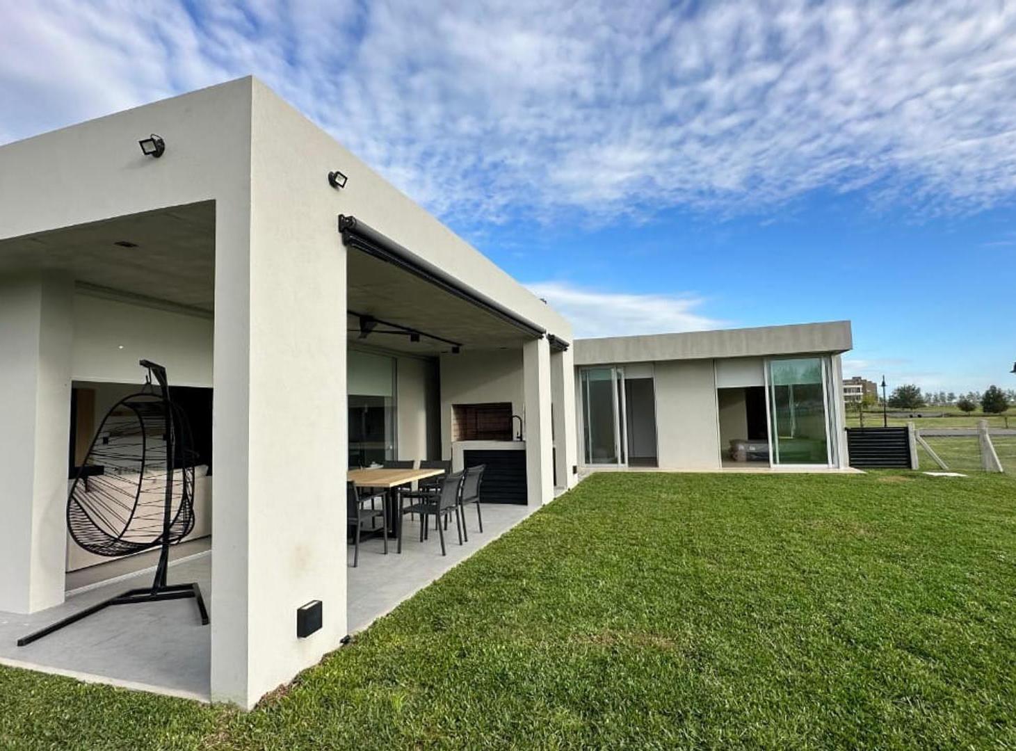 Foto de Casa de Diseño a Estrenar sobre Golf | Haras del Sur III, imagen 4