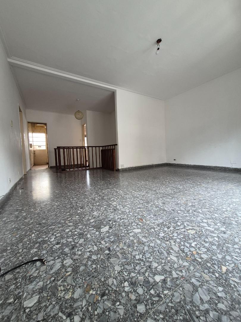 PH 4 ambientes mas terraza propia y cochera Colegiales