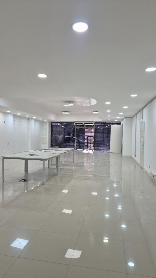 Foto de Inversión Comercial 621 m² Monserrat Financiación Directa, imagen 2